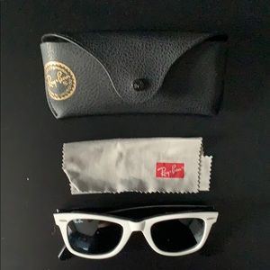 White Rayban Wayfarer Sunglasses Uni-Sex